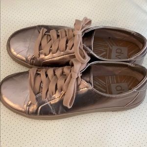 Dv Women's Sammy Lace Up Metallic Sneakers Sz 8